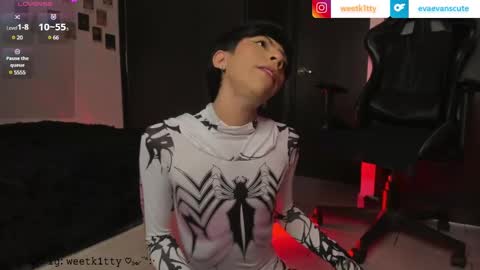 evaevanscute online show from December 14, 8:52 pm