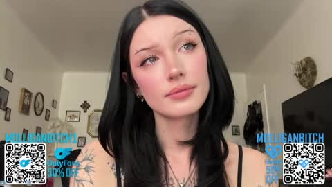 Evelyn online show from May 21, 9:22 pm