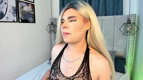 evelynn smith online show from December 18, 2:38 pm