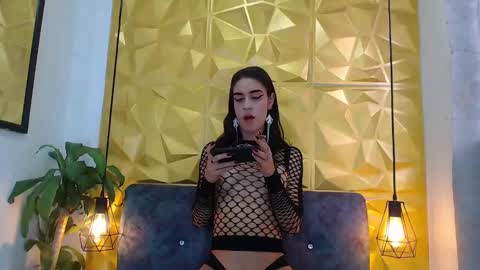 Snapshot of evil_annie chatting on January 4, 9:31 pm Annie online show from January 4, 9:31 pm