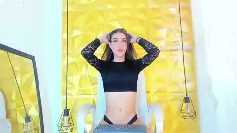 Snapshot of evil_annie chatting on September 10, 10:20 pm Annie online show from September 10, 10:20 pm