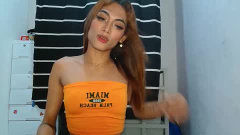 jenny  Laiza online show from October 24, 3:06 pm