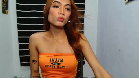 jenny  Laiza online show from October 30, 8:57 am