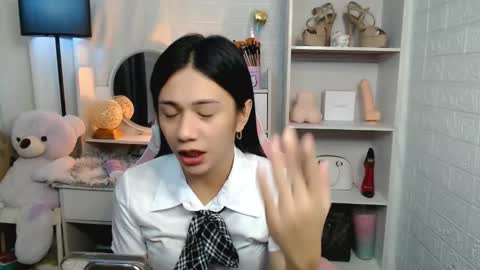 exotictssavie online show from March 4, 3:22 am