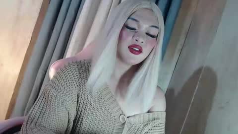 DANIELLA - DONT FORGET TO GIVE ME A THUMBSU UP online show from May 13, 7:28 am