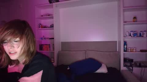 femboyflowers online show from February 1, 4:33 am