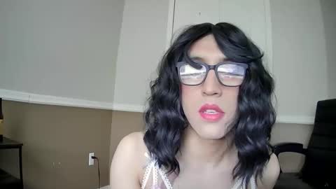 femslut_ online show from April 27, 9:24 pm