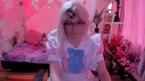 Snapshot of fi_cosplay chatting on October 14, 8:31 pm fi_cosplay online show from October 14, 8:31 pm