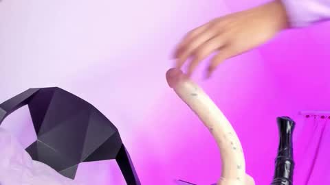 francesca online show from April 15, 11:15 am