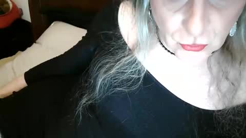 Jessie Love online show from April 25, 10:30 am