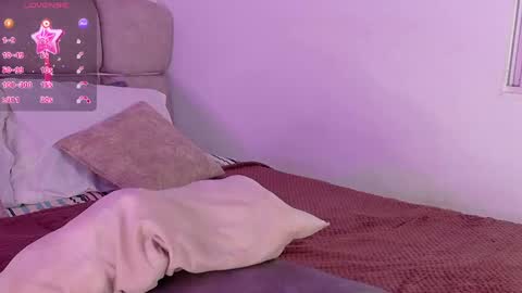 gigi_hills online show from June 3, 12:45 am