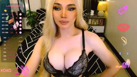 Snapshot of glorious_kim chatting on March 4, 3:11 am Kim - DONT FORGET TO FOLLOW AND GIME THUMBS UP online show from March 4, 3:11 am