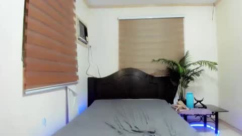 JENNIFER online show from February 15, 5:00 pm