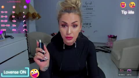 Nicole.. online show from March 28, 10:28 am