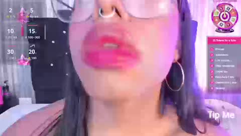 Snapshot of hailey_johnsonn chatting on September 23, 4:34 pm hailey_johnsonn online show from September 23, 4:34 pm