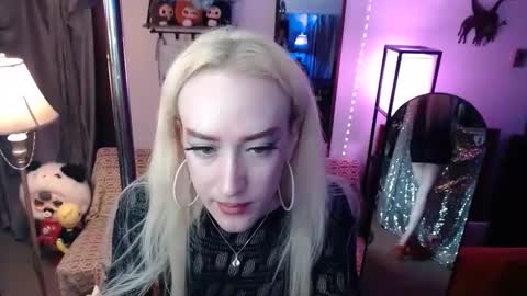 halovalentine online show from March 24, 12:16 am