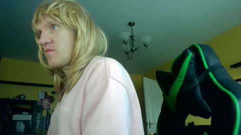 Sissy Sarah-Louise  online show from February 24, 12:20 pm