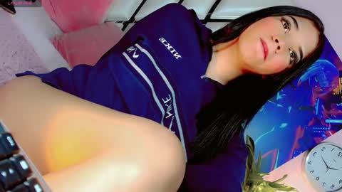 hannahsmit_ online show from January 31, 10:20 am