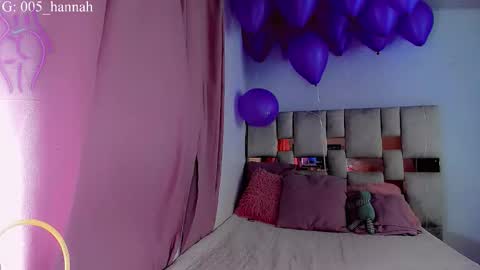 hannahsmit_ online show from November 1, 11:24 pm