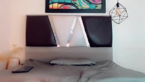 Hilary Avilan online show from November 26, 8:11 pm