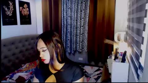 hoelymarie online show from April 20, 4:36 am