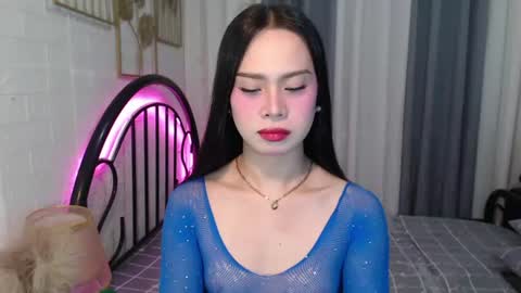hoelymolly online show from July 2, 6:57 pm