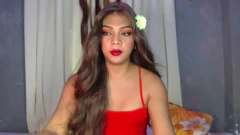 Snapshot of holliescarlet chatting on December 9, 12:45 am holliescarlet online show from December 9, 12:45 am