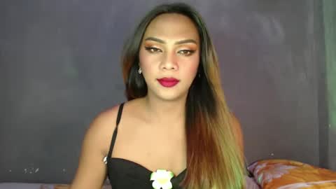 Snapshot of holliescarlet chatting on December 10, 2:06 pm holliescarlet online show from December 10, 2:06 pm
