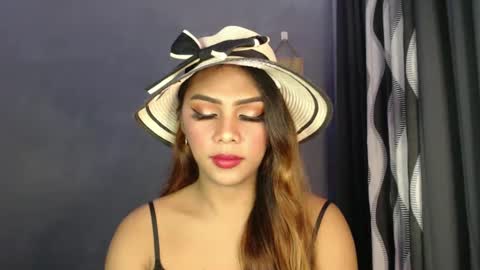 Snapshot of holliescarlet chatting on December 22, 3:33 pm holliescarlet online show from December 22, 3:33 pm