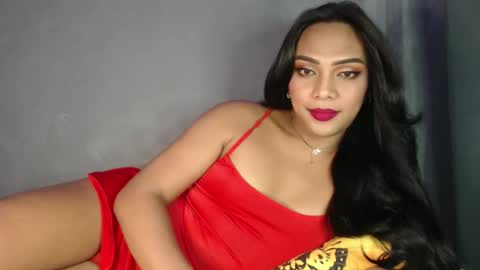 Snapshot of holliescarlet chatting on January 4, 12:05 am holliescarlet online show from January 4, 12:05 am