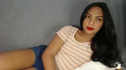 Snapshot of holliescarlet chatting on March 12, 12:20 am holliescarlet online show from March 12, 12:20 am