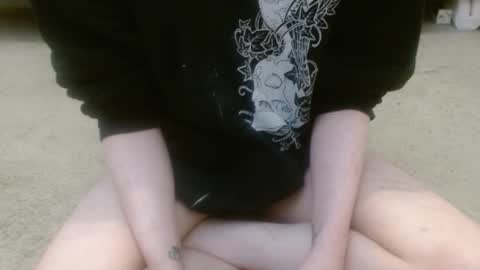 Holly Hawkes online show from November 2, 12:30 am