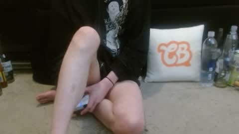 Holly Hawkes online show from March 10, 2:04 am