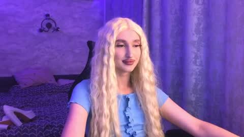 honey_sunset online show from September 10, 4:28 pm