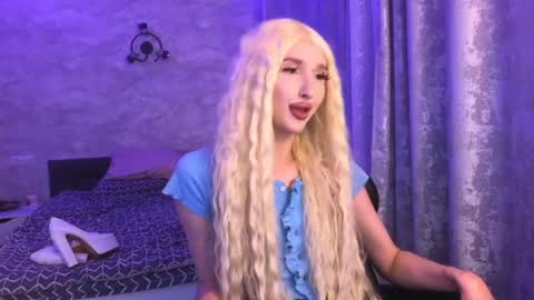 honey_sunset online show from September 14, 5:39 pm