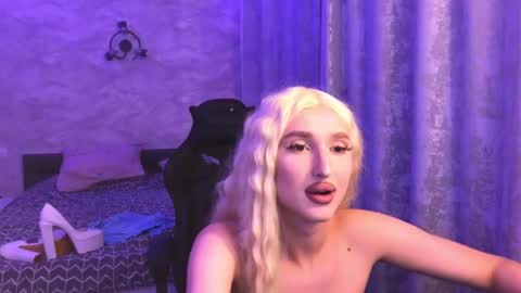 honey_sunset online show from September 15, 5:40 pm
