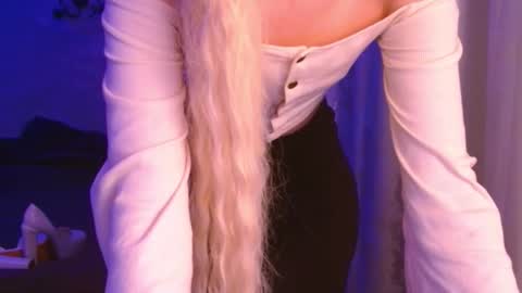 honey_sunset online show from October 8, 7:26 pm