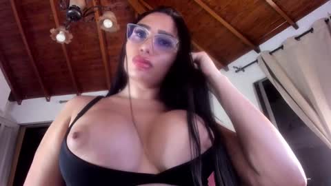 Snapshot of honey_sunshine7 chatting on September 16, 1:10 am Isabella online show from September 16, 1:10 am