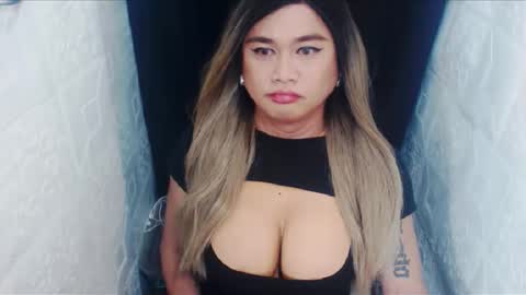 YOUR MAJESTY LUCY PEARL online show from October 21, 2:14 am