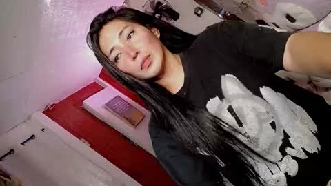 its me CLAUDIA online show from April 28, 8:52 am