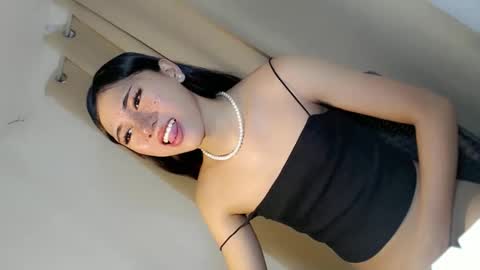 hot_little_angel18 online show from May 22, 2:51 am