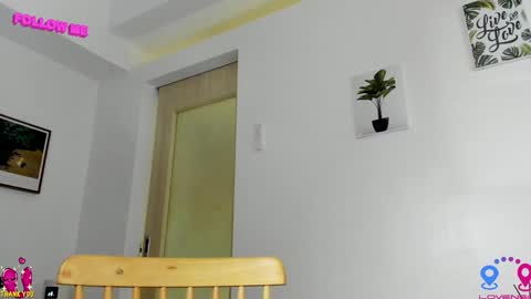 Snapshot of hottycrishinaxx chatting on December 21, 6:30 am crishinahotty online show from December 21, 6:30 am