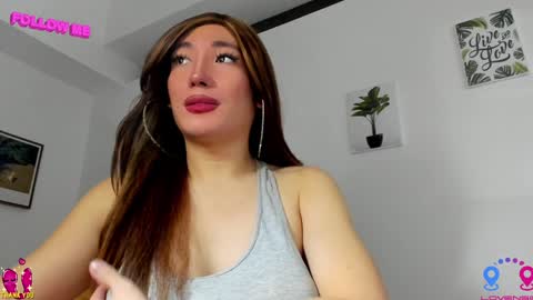 Snapshot of hottycrishinaxx chatting on December 25, 9:02 am crishinahotty online show from December 25, 9:02 am