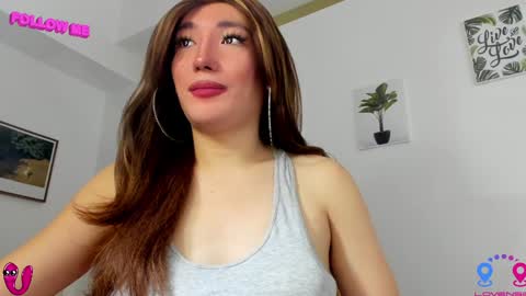 Snapshot of hottycrishinaxx chatting on January 3, 8:10 am crishinahotty online show from January 3, 8:10 am