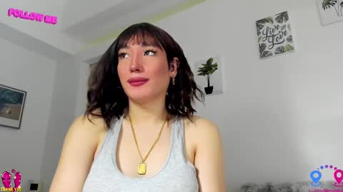 Snapshot of hottycrishinaxx chatting on March 3, 2:44 am crishinahotty online show from March 3, 2:44 am