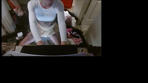 illcallitlilac online show from December 5, 7:47 am