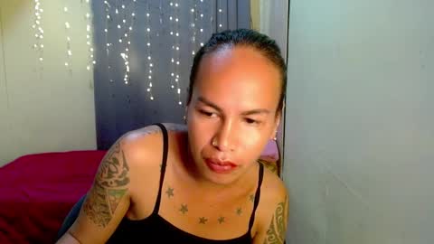 Snapshot of indaypakay_ts chatting on December 3, 1:58 am Pakay online show from December 3, 1:58 am