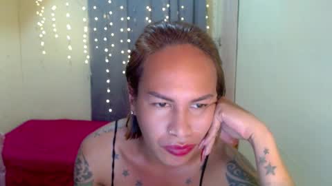 Snapshot of indaypakay_ts chatting on January 9, 3:15 am Pakay online show from January 9, 3:15 am