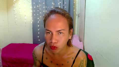 Snapshot of indaypakay_ts chatting on January 10, 7:25 am Pakay online show from January 10, 7:25 am