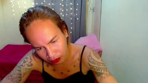 Snapshot of indaypakay_ts chatting on January 15, 6:12 am Pakay online show from January 15, 6:12 am